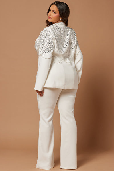 https://cdn.shopify.com/s/files/1/0293/9277/files/01-09-24_S4_45_23GWQ3482_White_KT_IM_13-36-06_PLUS_0682_PXF_MR.jpg?v=1706567986&with=400&height=600