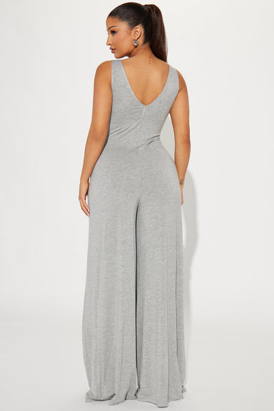 https://cdn.shopify.com/s/files/1/0293/9277/files/01-09-24_S5_35_HF24E401_HeatheredGrey_TK_PC_13-48-06_28994_PXF.jpg?v=1705450605&with=400&height=600