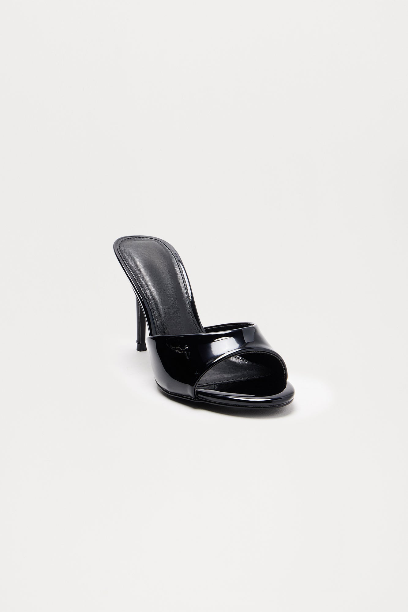 https://cdn.shopify.com/s/files/1/0293/9277/files/01-09-25_S15_2_KAYCE_Black_CZ_08-26-51_2057_PXF.jpg?v=1750443682