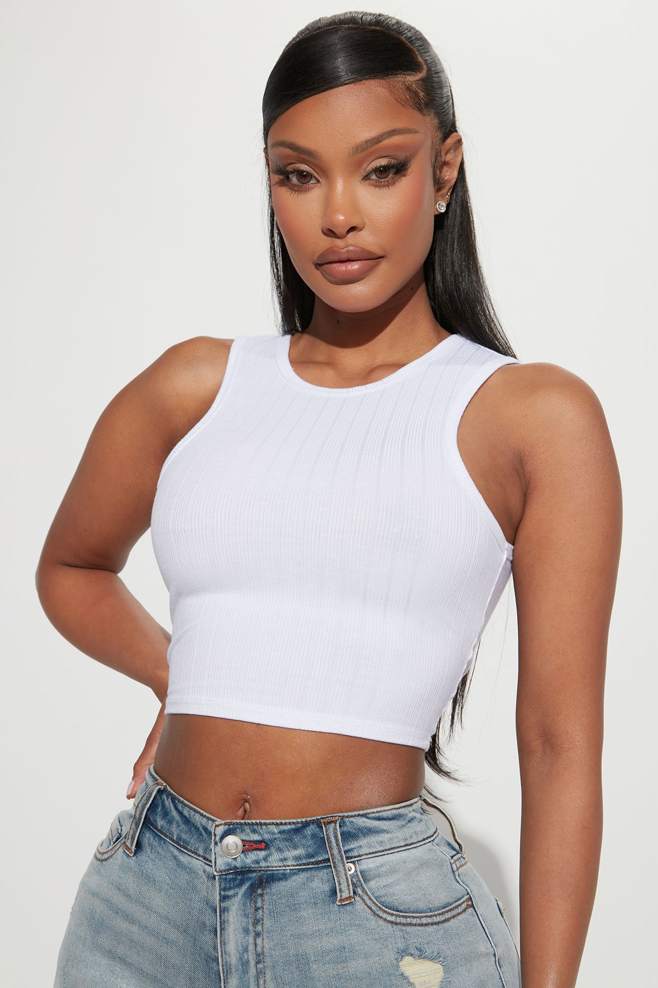 https://cdn.shopify.com/s/files/1/0293/9277/products/01-11-23Studio2_MS_RENEE_15-00-16_26_HT12154_White_12671_ES.jpg?v=1709581243