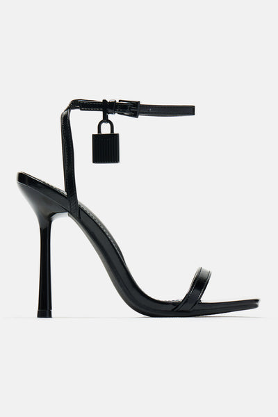 https://cdn.shopify.com/s/files/1/0293/9277/files/01-11-24_S10_9_NARALA29_Black_CXB_12-45-32_0598_ES.jpg?v=1763056819&with=400&height=600