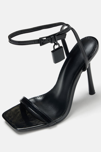 https://cdn.shopify.com/s/files/1/0293/9277/files/01-11-24_S10_9_NARALA29_Black_CXB_12-58-22_0617_ES.jpg?v=1763056819&with=400&height=600