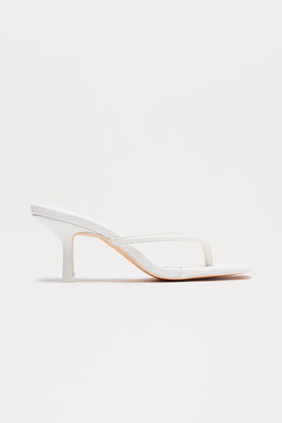 https://cdn.shopify.com/s/files/1/0293/9277/files/01-13-25_S10_33_YASMIN_White_CXB_10-05-42_15973_PXF.jpg?v=1739994463&with=400&height=600