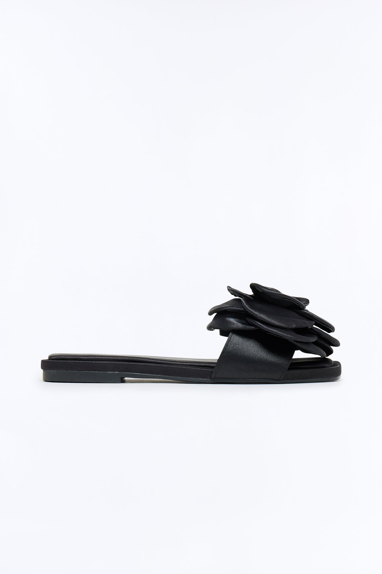 https://cdn.shopify.com/s/files/1/0293/9277/files/01-13-26_SLPM_58_DELILAH01_Black_AB_19-12-38_FLATLAY_2218_PXF.jpg?v=1768516548