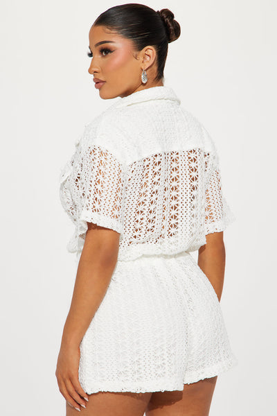 https://cdn.shopify.com/s/files/1/0293/9277/files/01-17-24_S3_68_HF24C361_White_KJ_MR_15-02-43_1937_SG.jpg?v=1705957217&with=400&height=600