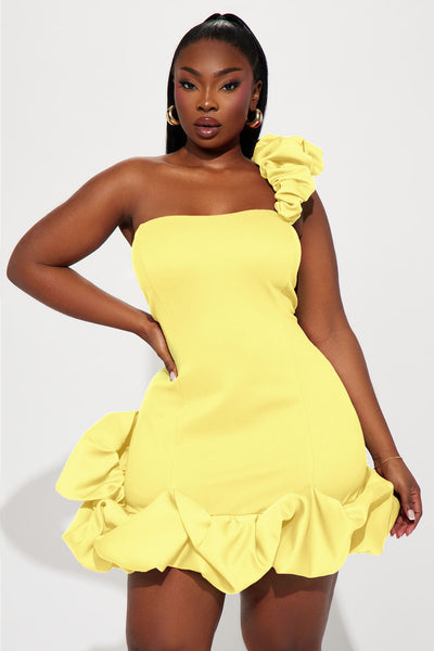 https://cdn.shopify.com/s/files/1/0293/9277/files/01-17-24_S6_47_DRESS04142_Red_P_KF_PC_14-31-03_PLUS_75263_KP_ButerYellow_78ed7624-c66c-40b4-996e-0ea85481c065.jpg?v=1738954225&with=400&height=600