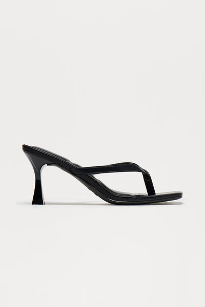 https://cdn.shopify.com/s/files/1/0293/9277/files/01-17-25_S10_34_ROSSIE56_Black_CXB_11-53-30_16155_PXF.jpg?v=1739917659&with=400&height=600
