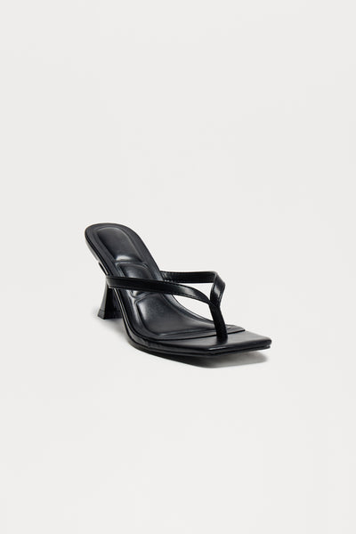 https://cdn.shopify.com/s/files/1/0293/9277/files/01-17-25_S10_34_ROSSIE56_Black_CXB_11-53-30_16156_PXF.jpg?v=1739917659&with=400&height=600