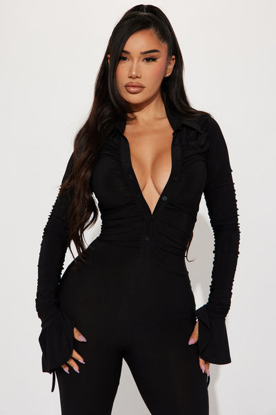 https://cdn.shopify.com/s/files/1/0293/9277/products/01-18-23Studio3_TH_IM_10-06-52_6_HKJ22096_Black_1496_ES.jpg?v=1674498084&with=400&height=600