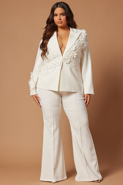 https://cdn.shopify.com/s/files/1/0293/9277/files/01-18-24_S6_64_23GWF10264_White_CZ_IM_15-18-33_PLUS_76568_PXF.jpg?v=1706288707&with=400&height=600