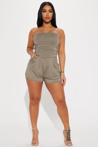 https://cdn.shopify.com/s/files/1/0293/9277/products/01-19-23Studio1_TH_CG_14-16-31_46_AR33003A_Olive_1351_JB.jpg?v=1713476378&with=400&height=600