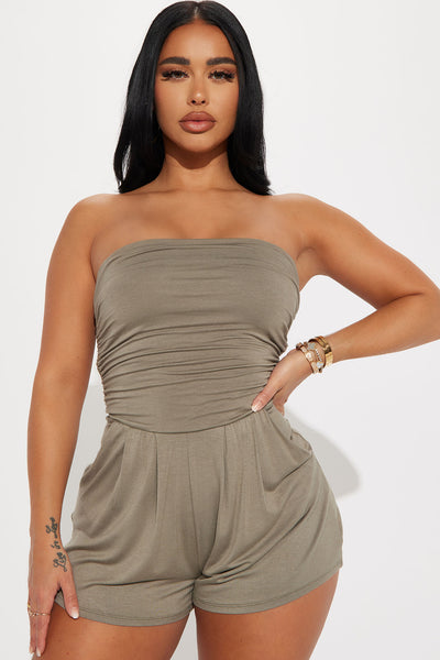 https://cdn.shopify.com/s/files/1/0293/9277/products/01-19-23Studio1_TH_CG_14-16-39_46_AR33003A_Olive_1354_JB.jpg?v=1713476378&with=400&height=600