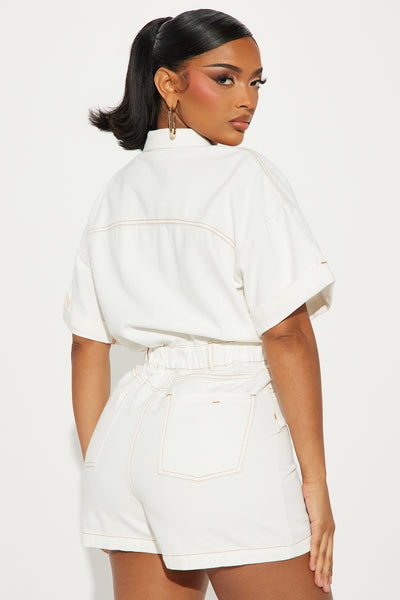 https://cdn.shopify.com/s/files/1/0293/9277/files/01-19-24_S1_13_HF24C884_White_KJ_VG_10-34-51_4490_PXF.jpg?v=1712691700&with=400&height=600