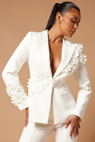 https://cdn.shopify.com/s/files/1/0293/9277/files/01-19-24_S6_34_23GWF10264_White_CZ_IM_15-07-59_77408_PXF.jpg?v=1706121538&with=400&height=600