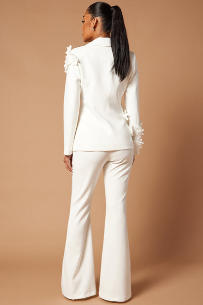 https://cdn.shopify.com/s/files/1/0293/9277/files/01-19-24_S6_34_23GWF10264_White_CZ_IM_15-08-22_77410_PXF.jpg?v=1706121536&with=400&height=600