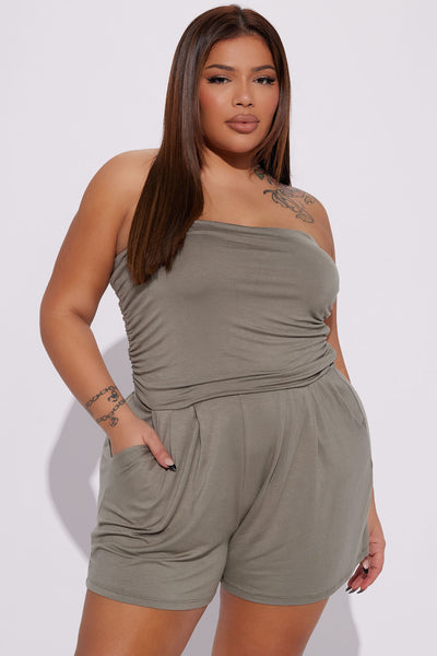 https://cdn.shopify.com/s/files/1/0293/9277/products/01-20-23Studio4_KF_AC_15-34-06_54_AR33003A_Olive_0591_PLUS_SG.jpg?v=1674759467&with=400&height=600