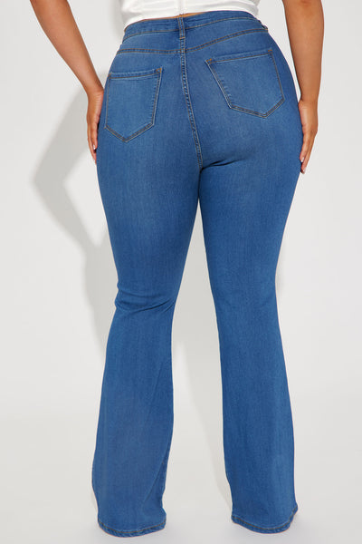 https://cdn.shopify.com/s/files/1/0293/9277/products/01-20-23Studio7_RT_CG_10-53-42_15_P522FN_MediumBlueWash_P_0219_PLUS_ES.jpg?v=1674859860&with=400&height=600