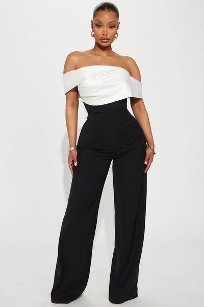 https://cdn.shopify.com/s/files/1/0293/9277/files/01-20-24_S2_6_R1273_BlackWhite_P_KJ_RL_11-51-47_9063_PXF.jpg?v=1706128147&with=400&height=600