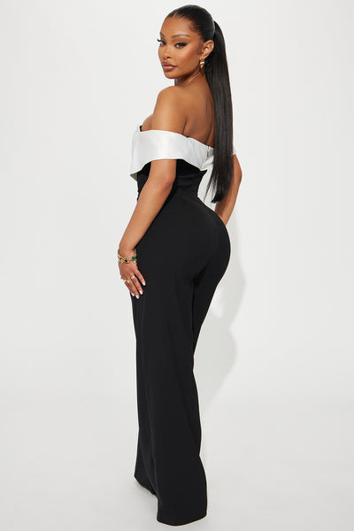 https://cdn.shopify.com/s/files/1/0293/9277/files/01-20-24_S2_6_R1273_BlackWhite_P_KJ_RL_11-52-33_9071_PXF.jpg?v=1706128147&with=400&height=600
