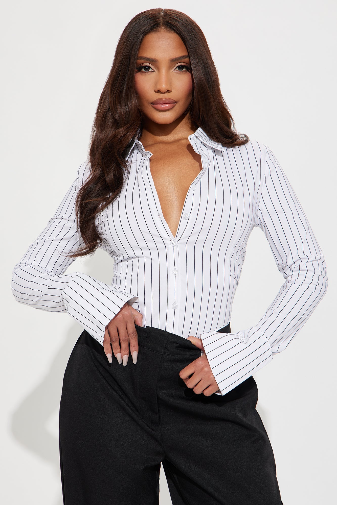 https://cdn.shopify.com/s/files/1/0293/9277/files/01-21-25_S6_23_24KT7210FN_WhiteBlack_AE_AP_11-52-38_9239_PXF.jpg?v=1737580480