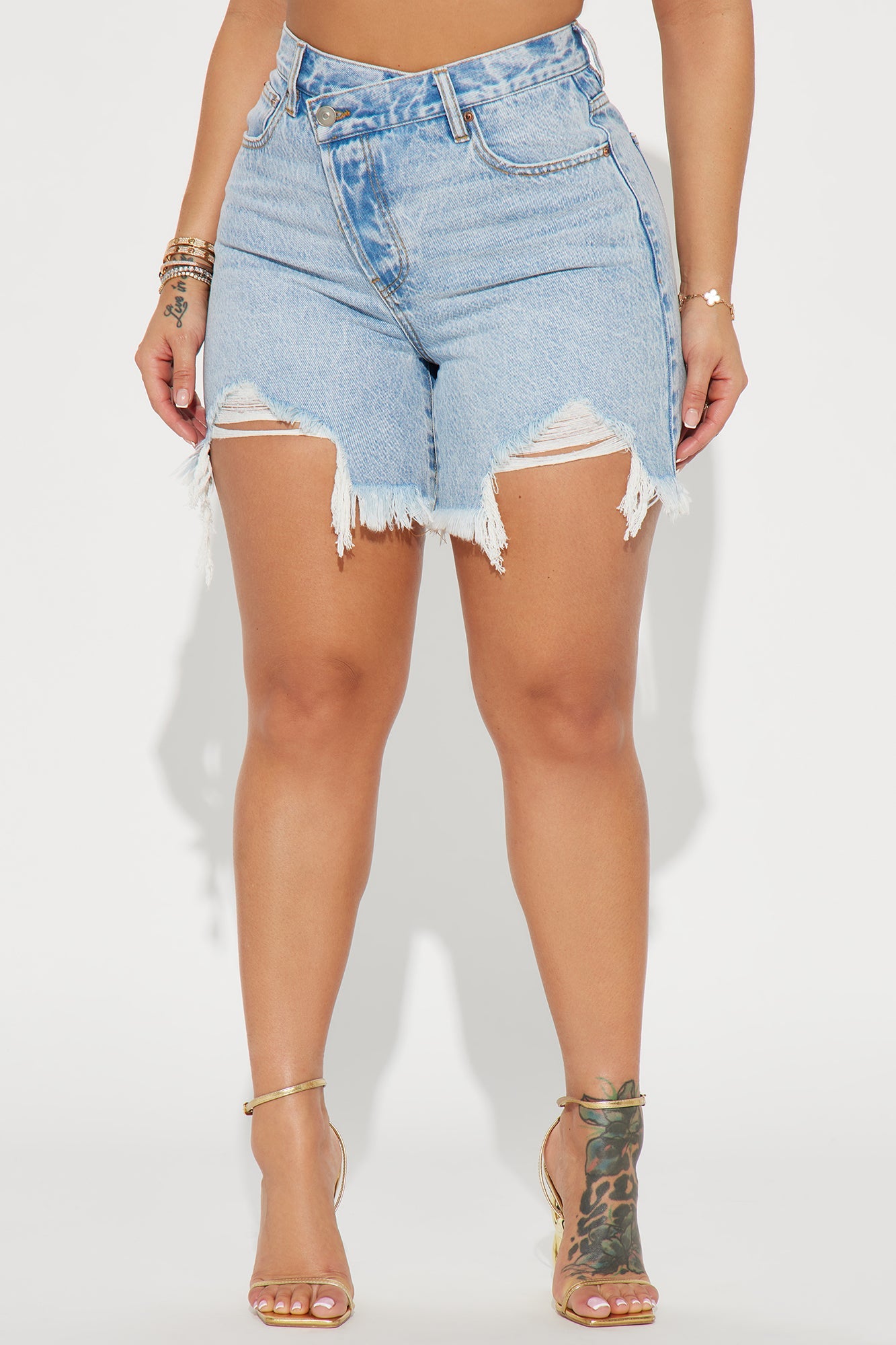 https://cdn.shopify.com/s/files/1/0293/9277/files/01-22-24_S1_24_FNP082913_LightWash_P_KT_SS_11-42-36_31463_PXF.jpg?v=1706226360