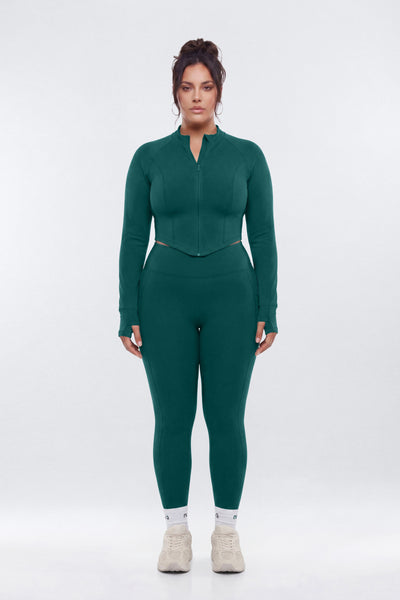 https://cdn.shopify.com/s/files/1/0293/9277/files/01-22-26_S6PM_5_B12503SP1312_Green_RA_AA_17-54-28_67281-3-1_ES_ES_EH_JA_ES_PLUS_8a829f1a-1271-48f7-85d3-25e1551defa1.jpg?v=1778881354&with=400&height=600