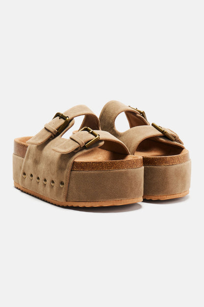 https://cdn.shopify.com/s/files/1/0293/9277/files/01-23-24_S10_13_FREEDS_Nude_CXB_11-19-04_2118_ES.jpg?v=1740170980