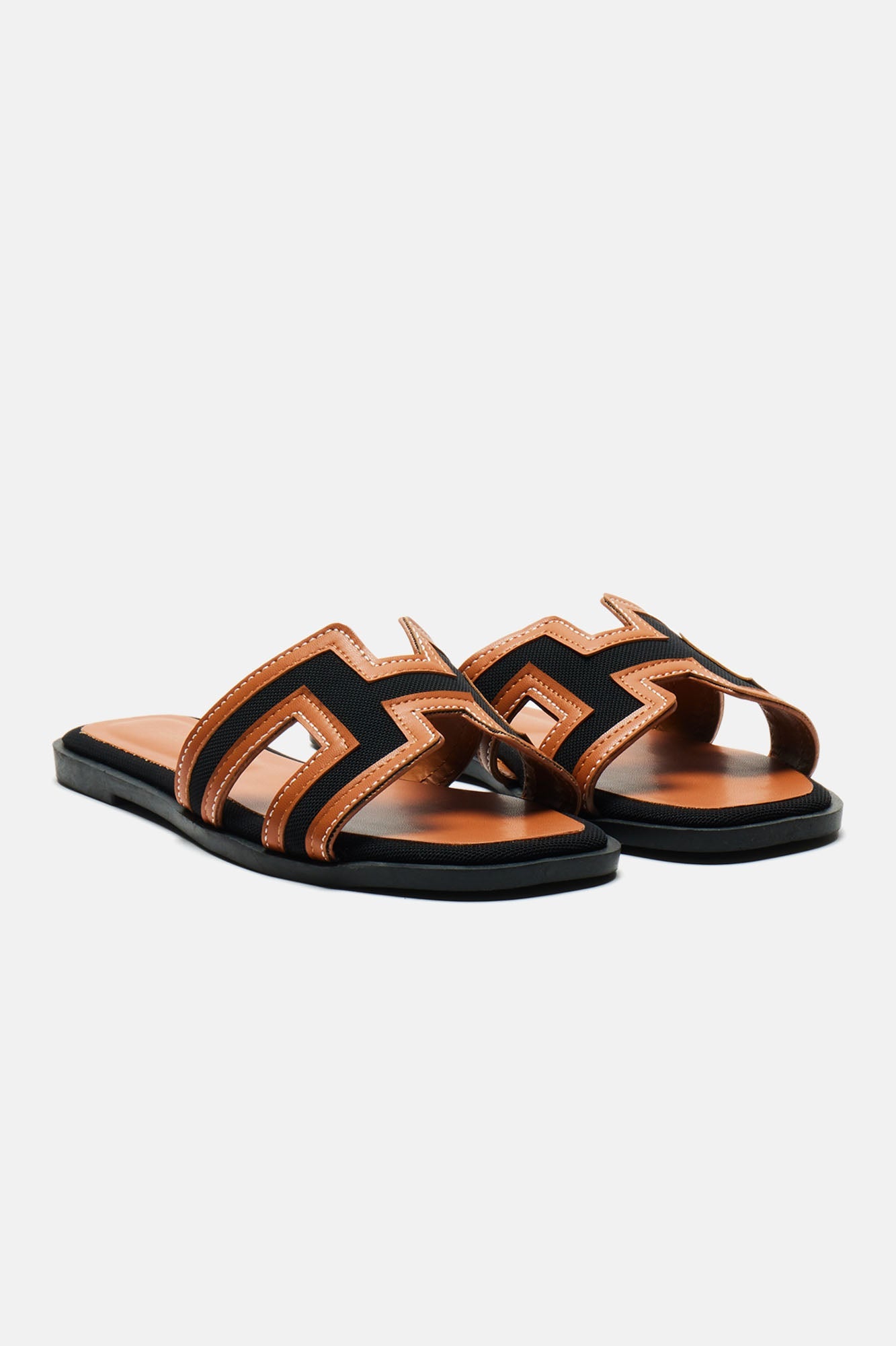 https://cdn.shopify.com/s/files/1/0293/9277/files/01-23-24_S10_26_LUKE03_Black_CXB_12-02-29_2183_ES.jpg?v=1722529030