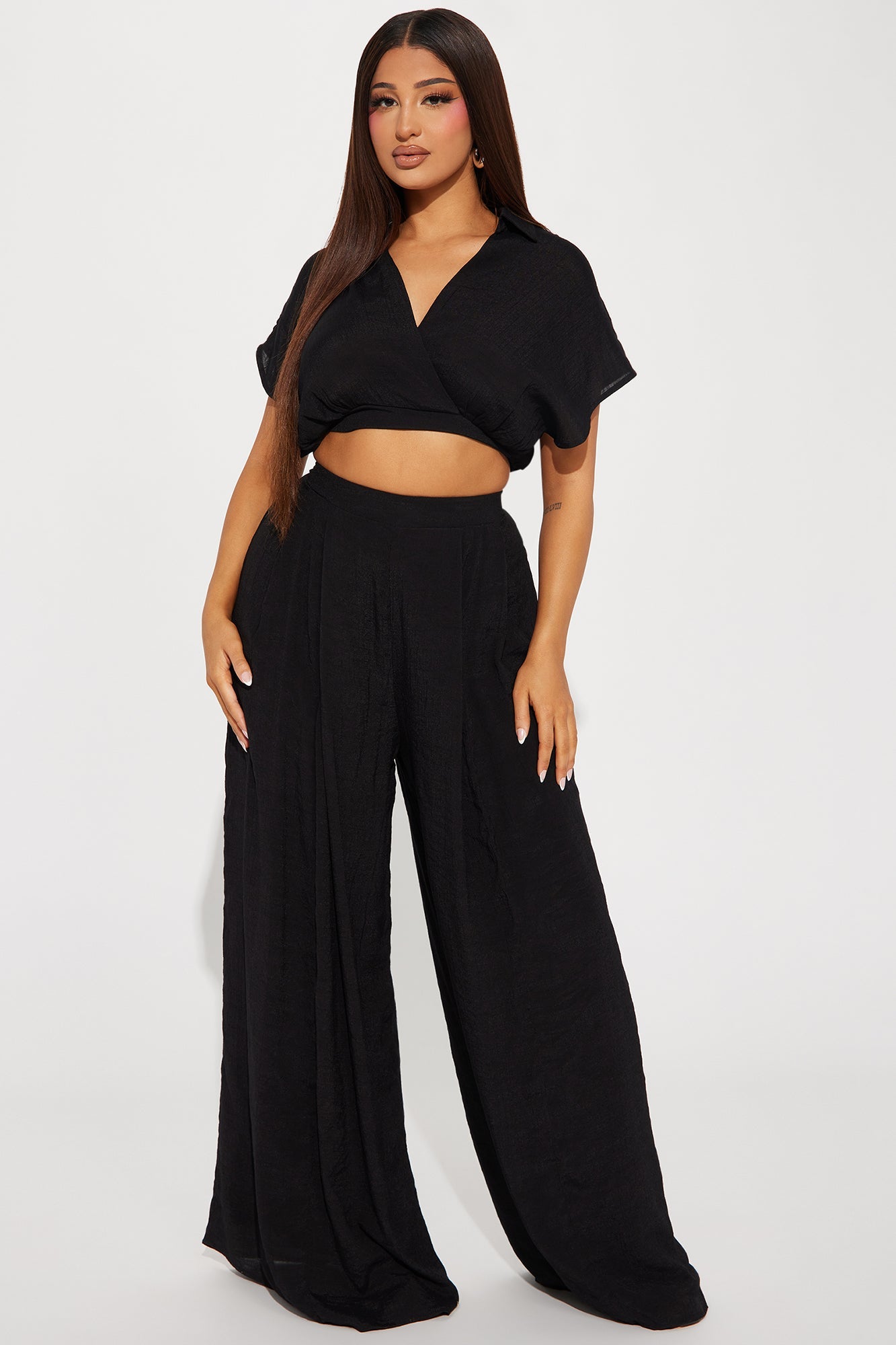 https://cdn.shopify.com/s/files/1/0293/9277/files/01-23-24_S2_10_HF24F241SET_Black_CB_AC_10-55-37_0117_PXF.jpg?v=1706302867