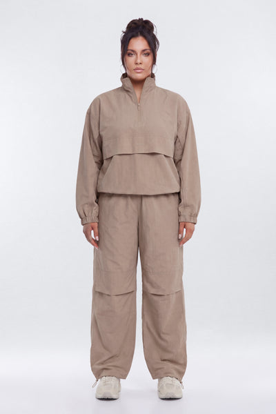 https://cdn.shopify.com/s/files/1/0293/9277/files/01-23-26_S9_33_B12504SP1307_Taupe_RA_AA_11-37-37_0450-1_AB_ES_ES_JA_PLUS_3081444e-0041-457c-b05d-67dfd0fb63b5.jpg?v=1779315394&with=400&height=600