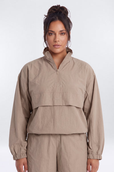 https://cdn.shopify.com/s/files/1/0293/9277/files/01-23-26_S9_33_B12504SP1307_Taupe_RA_AA_11-37-37_0450-4_AB_ES_ES_JA_PLUS.jpg?v=1779315340&with=400&height=600
