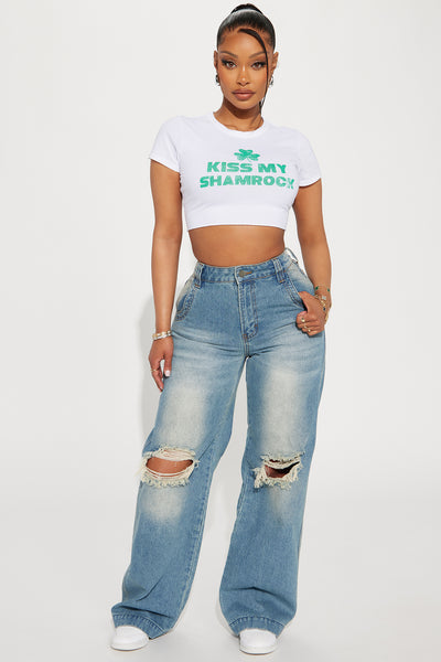 https://cdn.shopify.com/s/files/1/0293/9277/files/01-30-24_S2_23_FN059HWDYJRIPPED_MediumWash_P_KJ_RL_14-32-52_30055_PXF.jpg?v=1706805044&with=400&height=600