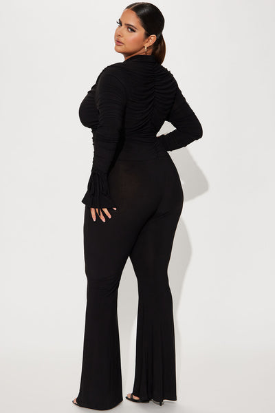 https://cdn.shopify.com/s/files/1/0293/9277/products/01-31-23Studio7_KS_CG_10-28-24_11_HKJ22096_Black_3629_PLUS_DG.jpg?v=1675876699&with=400&height=600