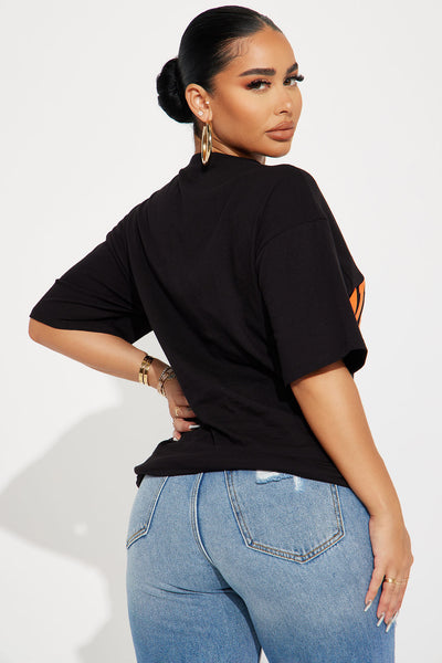 https://cdn.shopify.com/s/files/1/0293/9277/products/02-01-23Studio1_ID_AP_11-39-48_20_T4321_BlackOrange_9905_SG.jpg?v=1675710529&with=400&height=600