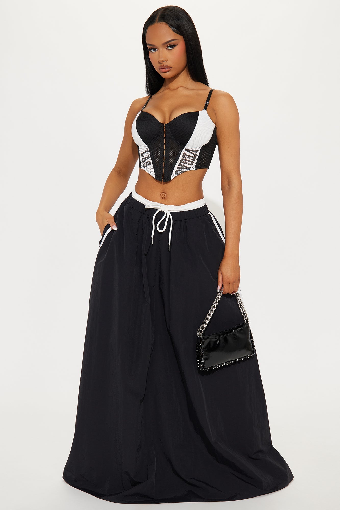 https://cdn.shopify.com/s/files/1/0293/9277/files/02-03-25_S5_56_GW24K1763_BlackWhite_KP_IM_14-06-13_0410_PXF.jpg?v=1738693242