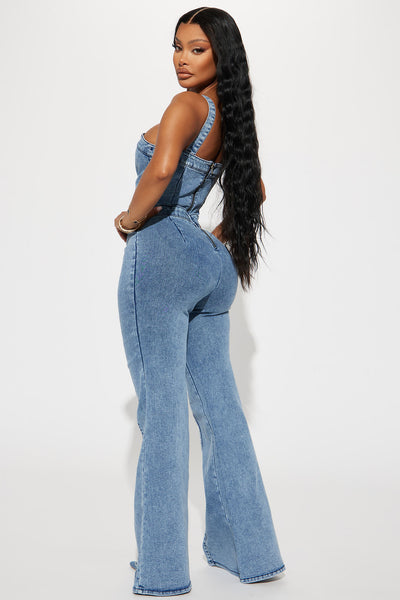 https://cdn.shopify.com/s/files/1/0293/9277/products/02-04-23Studio2_KJ_RL_11-36-00_23_20009_LightWash_P_0030_DG.jpg?v=1675905313&with=400&height=600