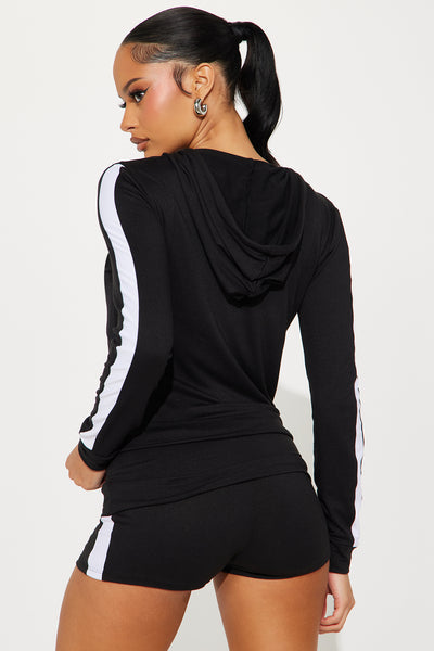 https://cdn.shopify.com/s/files/1/0293/9277/files/02-08-25_S3_14_ST2149FN_Black_KJ_PC_10-15-43_2391_PXF.jpg?v=1739233347&with=400&height=600