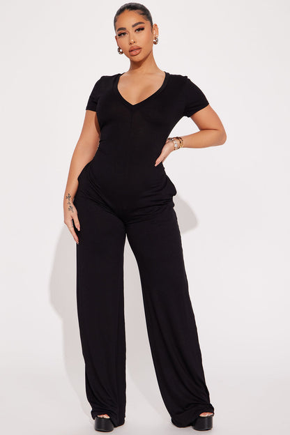 https://cdn.shopify.com/s/files/1/0293/9277/products/02-13-23Studio1_DD_IM_13-13-07_30_AP9279_Black_R_19044_SG.jpg?v=1677004208
