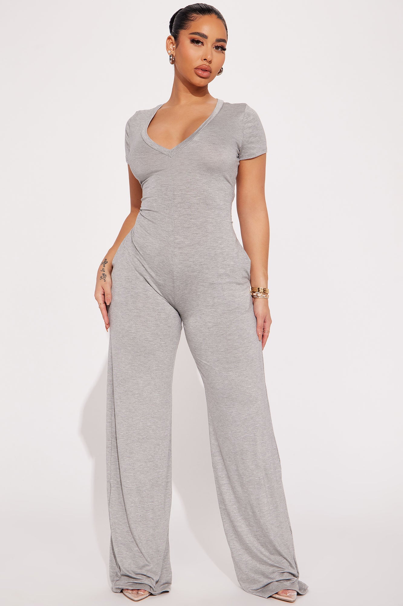https://cdn.shopify.com/s/files/1/0293/9277/products/02-13-23Studio1_DD_IM_14-48-10_54_AP9279_HeatherGrey_19338_JB.jpg?v=1677003643