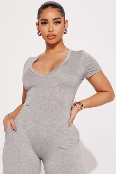 https://cdn.shopify.com/s/files/1/0293/9277/products/02-13-23Studio1_DD_IM_14-48-20_54_AP9279_HeatherGrey_19343_JB.jpg?v=1677003643&with=400&height=600