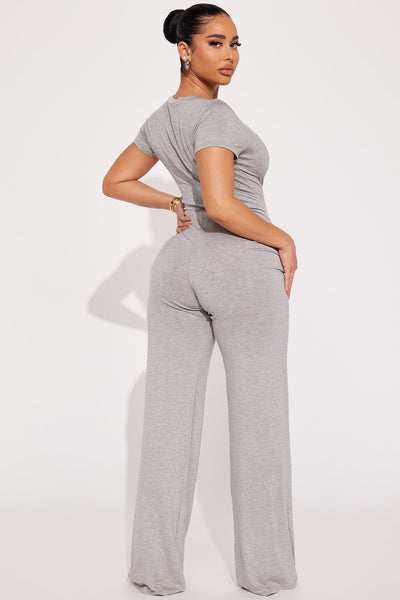 https://cdn.shopify.com/s/files/1/0293/9277/products/02-13-23Studio1_DD_IM_14-49-04_54_AP9279_HeatherGrey_19349_JB.jpg?v=1677003643&with=400&height=600