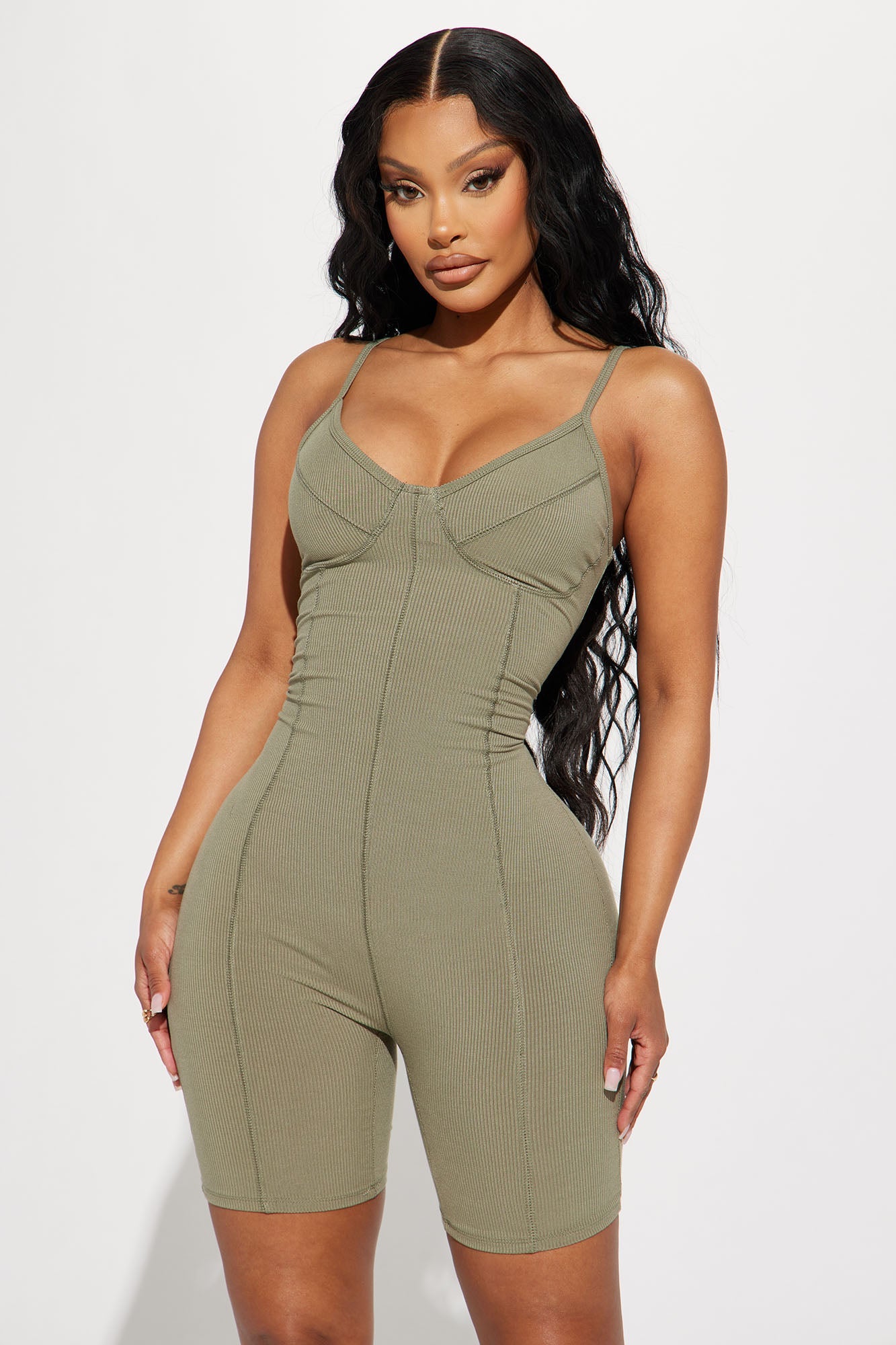 https://cdn.shopify.com/s/files/1/0293/9277/products/02-18-23Studio2_KJ_RL_11-09-02_7_HP18145_Olive_P_0190_MP.jpg?v=1712094178