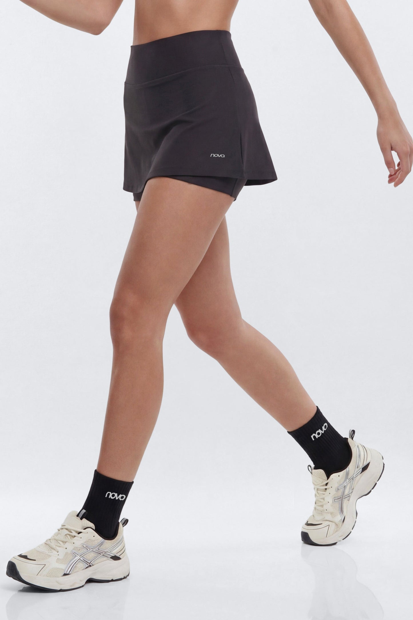 https://cdn.shopify.com/s/files/1/0293/9277/files/02-18-26_S6_PM_17_B12503SB1304_Black_JG_AA_18-29-58_0806-3_EH_ES_ES_JA_CM.jpg?v=1773710802