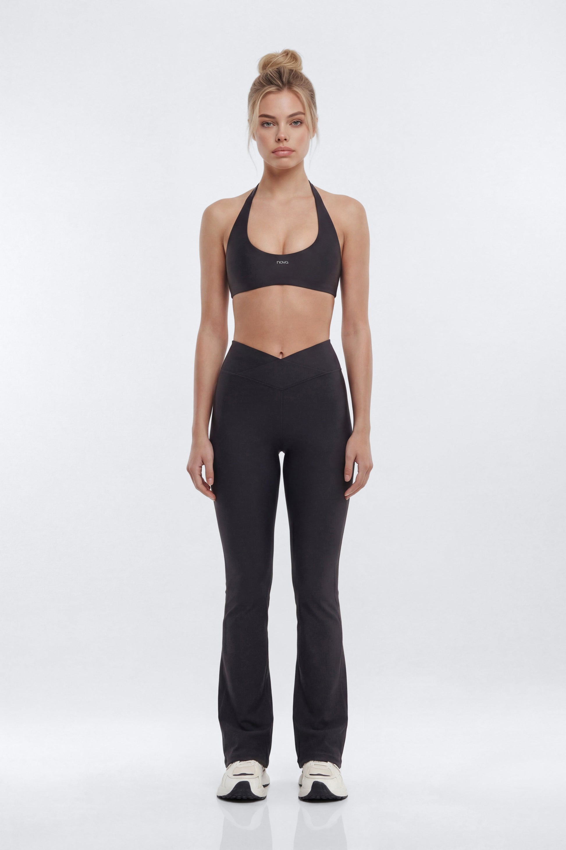 https://cdn.shopify.com/s/files/1/0293/9277/files/02-18-26_S6_PM_18_B12503SB1303_Black_JG_AA_18-37-02_0834-1_ES_ES_ES_JA_CM.jpg?v=1773350039