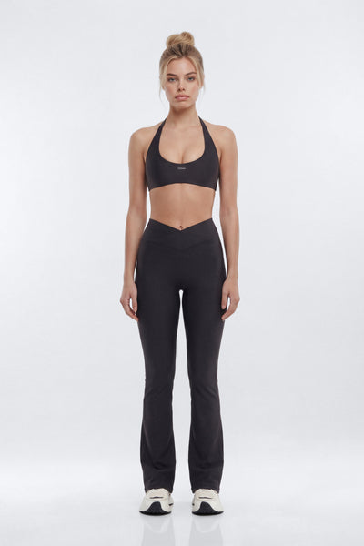 https://cdn.shopify.com/s/files/1/0293/9277/files/02-18-26_S6_PM_18_B12503SB1303_Black_JG_AA_18-37-02_0834-1_ES_ES_ES_JA_CM.jpg?v=1773350039&with=400&height=600