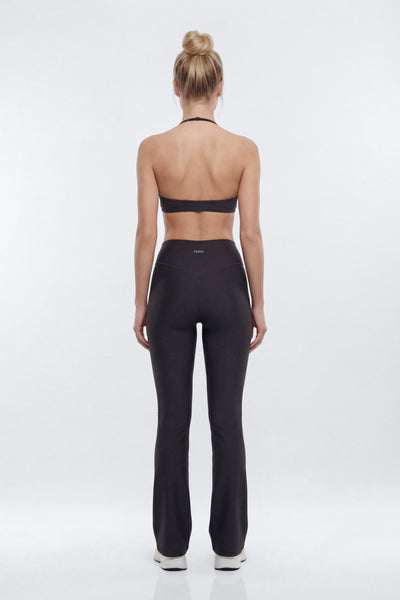 https://cdn.shopify.com/s/files/1/0293/9277/files/02-18-26_S6_PM_18_B12503SB1303_Black_JG_AA_18-37-02_0834-2_ES_ES_ES_JA_CM.jpg?v=1773350039&with=400&height=600