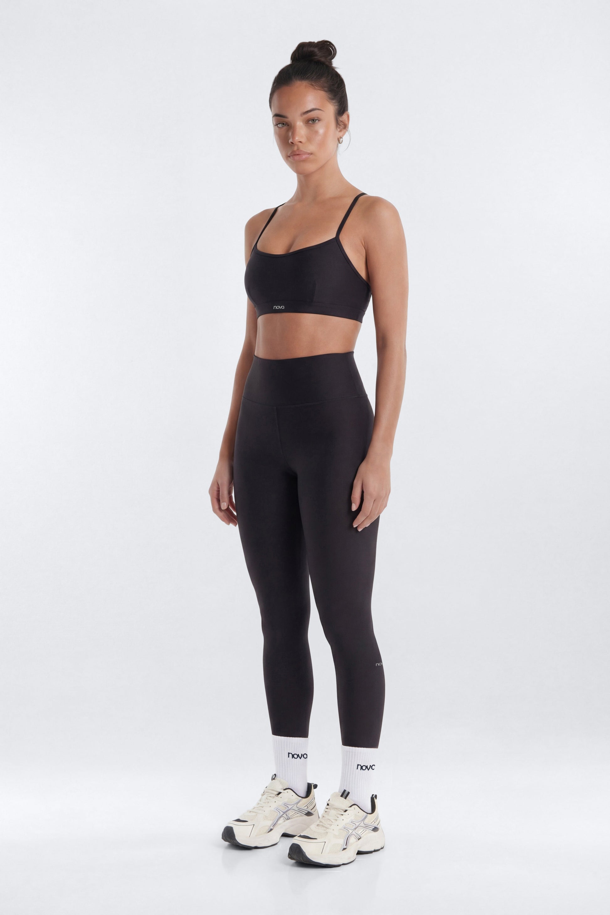 https://cdn.shopify.com/s/files/1/0293/9277/files/02-18-26_S6_PM_20_B12503SB1302P_Black_JG_AA_18-47-29_9649-1_ES_ES_JA_CM_190c7011-2f71-4041-a0ac-c8ae29c98641.jpg?v=1773429640