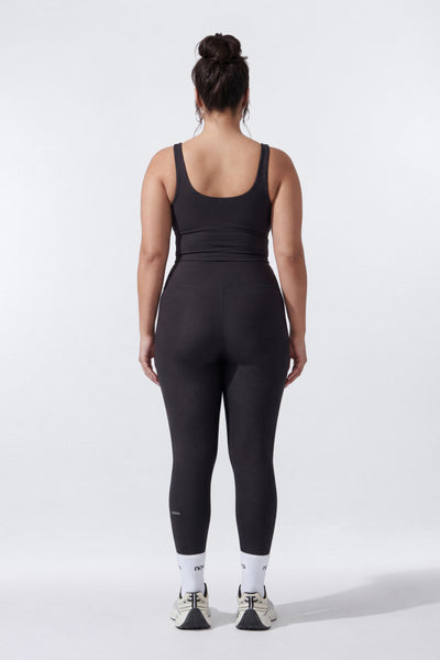 https://cdn.shopify.com/s/files/1/0293/9277/files/02-18-26_S6_PM_22_B12503SB1302_Black_JG_AA_18-55-50_9668-5_ES_ES_ES_JA_PLUS_3137f686-792c-4582-887f-7f0b6e555cfa.jpg?v=1776810160&with=400&height=600