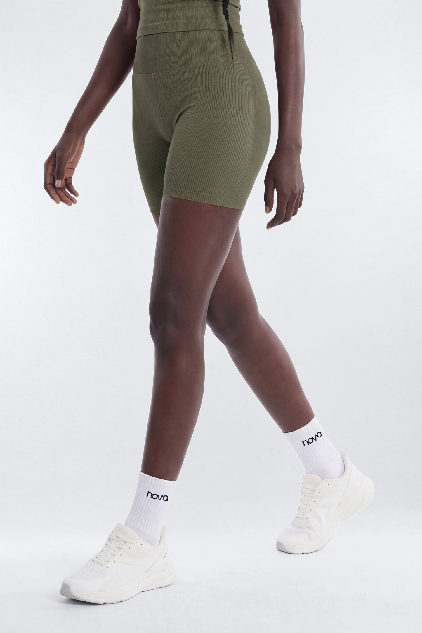 https://cdn.shopify.com/s/files/1/0293/9277/files/02-18-26_S6_PM_35_B12503SB1305_Moss_JG_AA_20-29-37_9759-11_ES_ES_JA_CM.jpg?v=1773429209