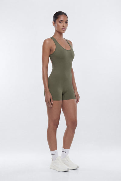 https://cdn.shopify.com/s/files/1/0293/9277/files/02-18-26_S6_PM_38_B12504SJ1301_Moss_JG_AA_20-43-40_1369-1_EH_ES_JA_CM.jpg?v=1773428339&with=400&height=600